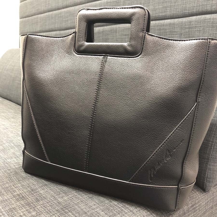 根石社長のカバンの写真